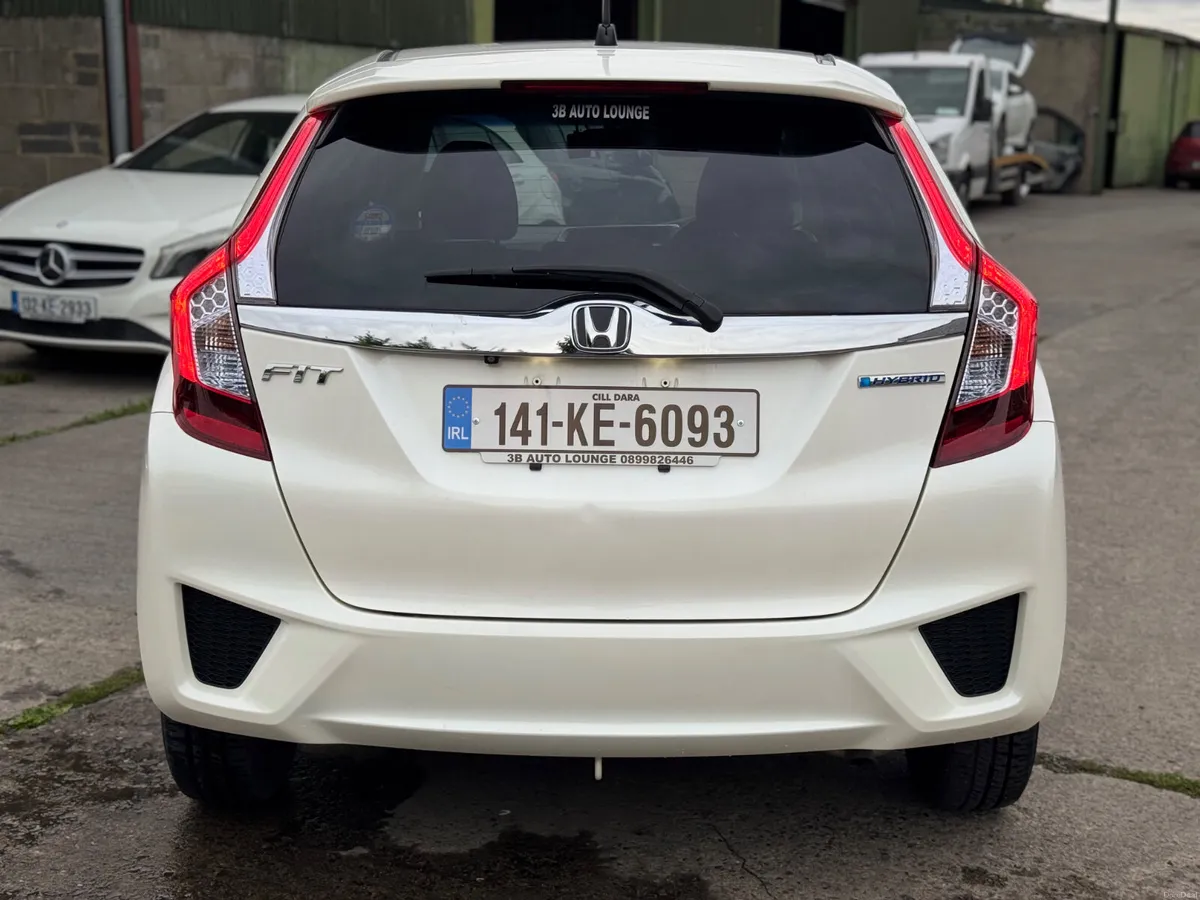 HONDA FIT 1.5 Hybrid Auto 2014 77000 KM 2 keys - Image 5
