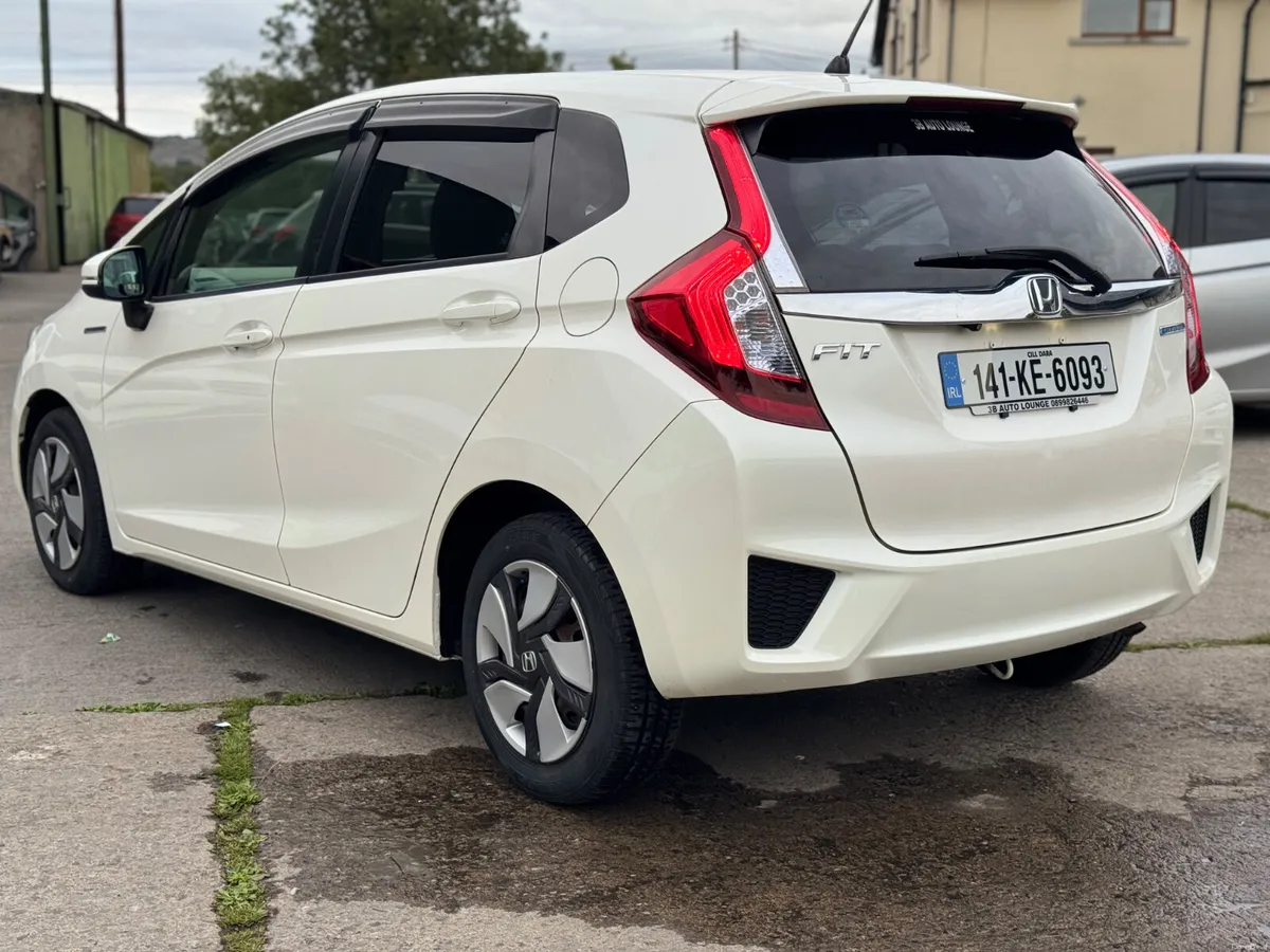 HONDA FIT 1.5 Hybrid Auto 2014 77000 KM 2 keys - Image 6