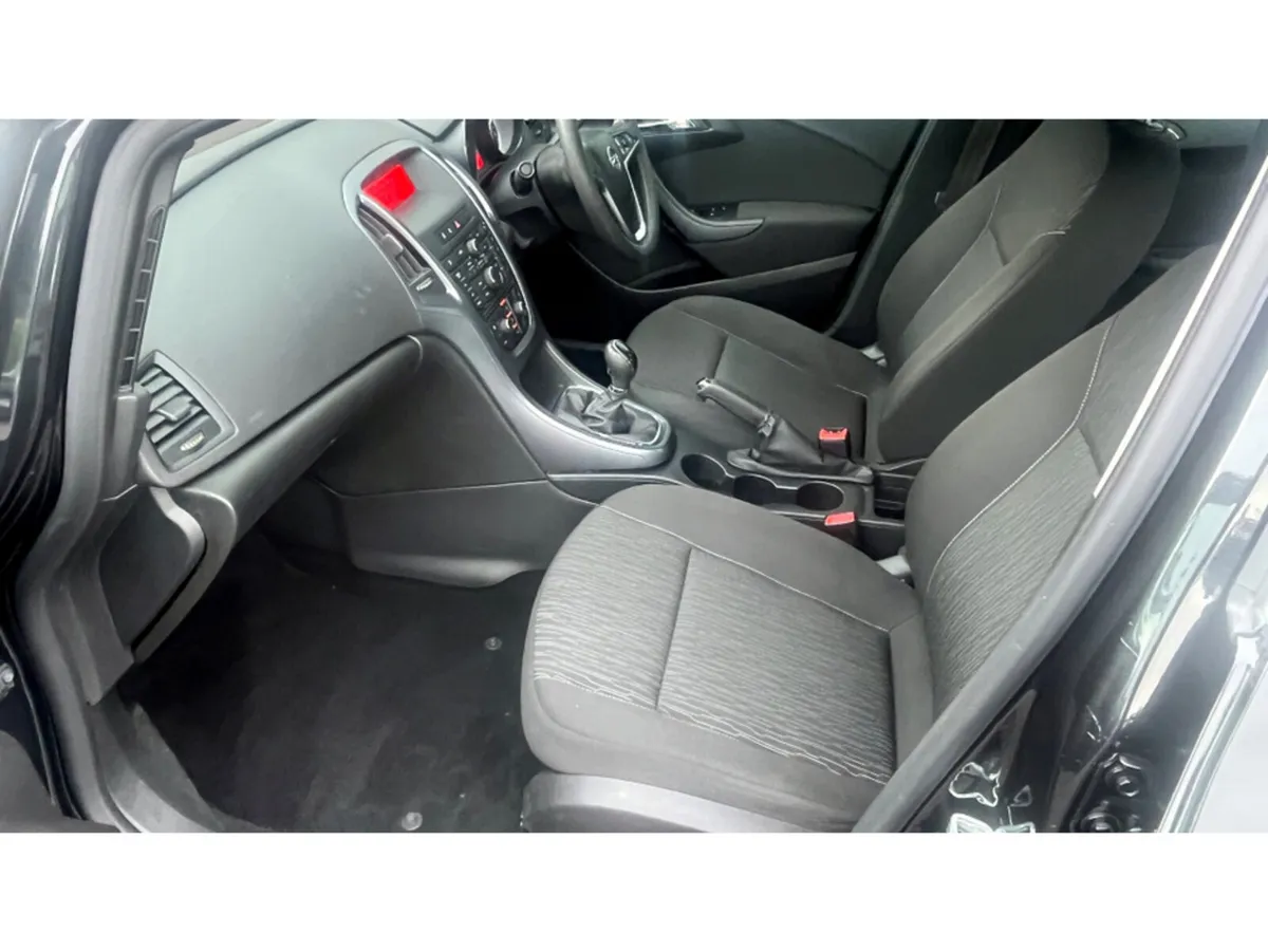 Opel Astra SALOON 1.6 CDTI 110PS 4DR - Image 4