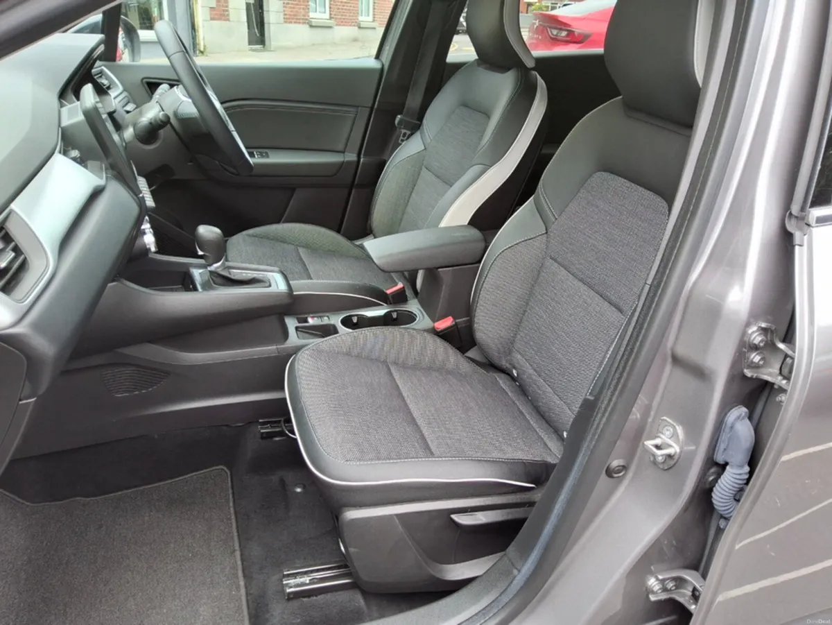 Renault Captur TECHNO E-TECH HEV - Image 6