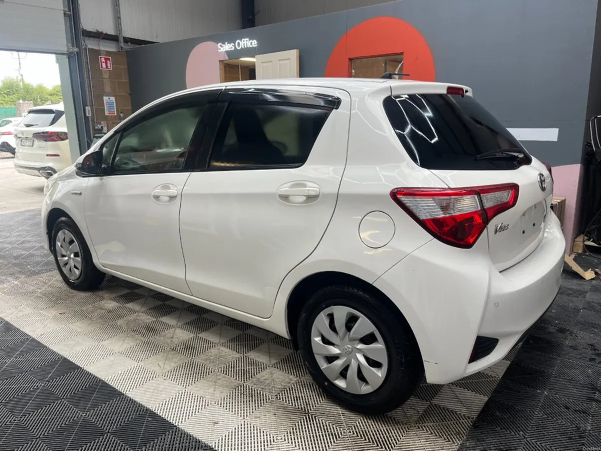 Toyota Vitz 2019 TOYOTA VITZ 5D HYBRID F 82KM 1.5 - Image 5