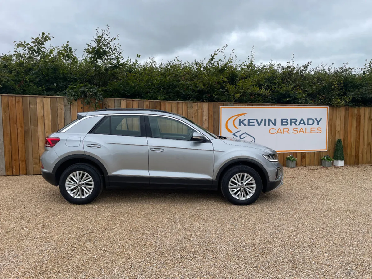 Volkswagen T-Roc 1.0 LITRE TSI LIFE MODEL - Image 2