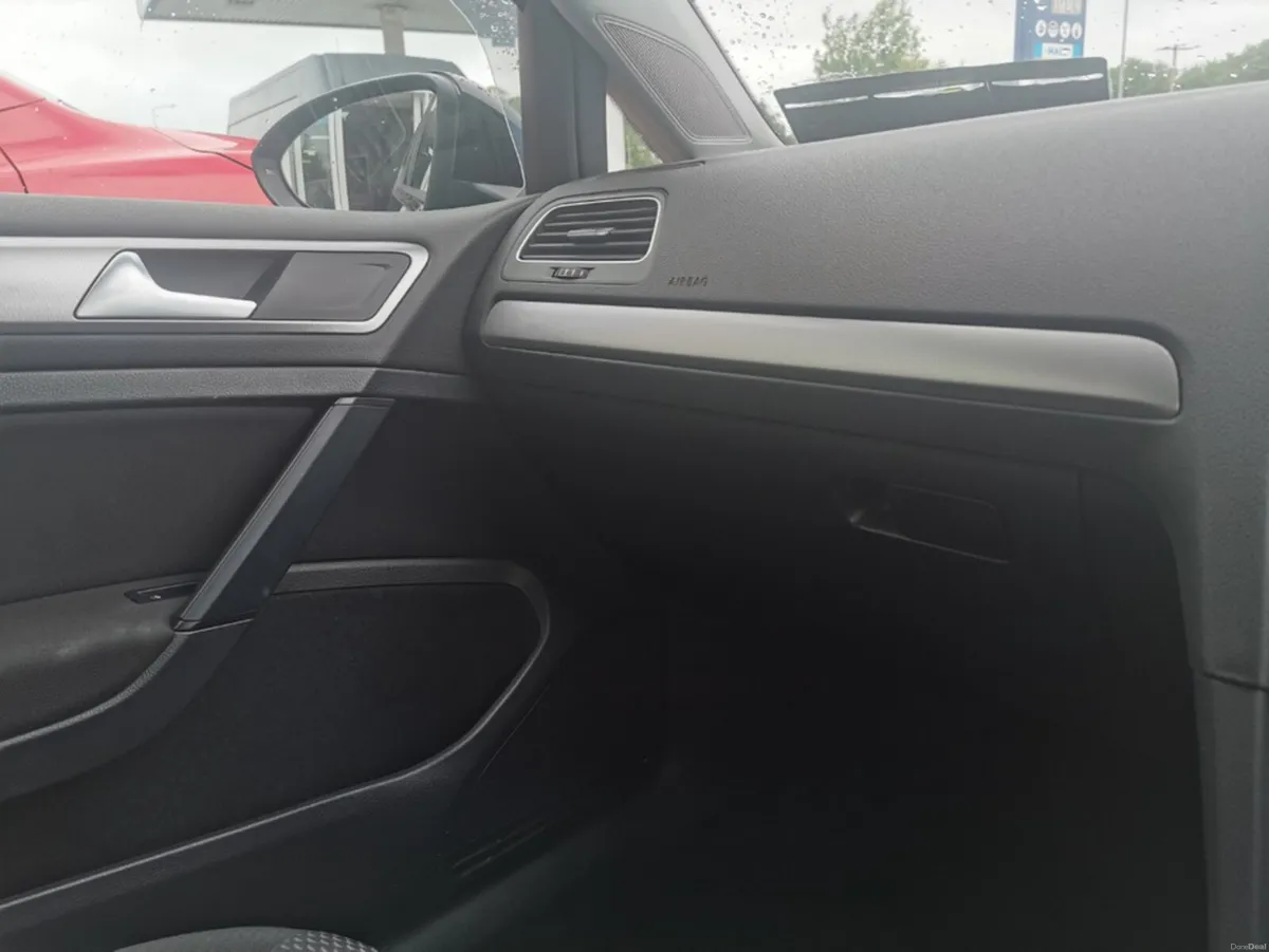 Volkswagen Golf TRENDLINE 1.6 TDI MANUAL 5SPEED 3D - Image 4