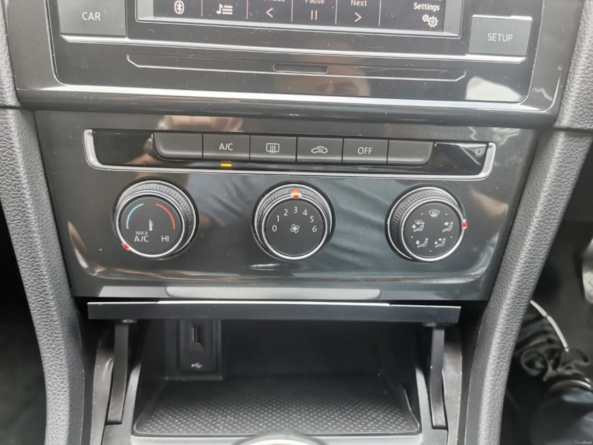 Volkswagen Golf TRENDLINE 1.6 TDI MANUAL 5SPEED 3D - Image 2