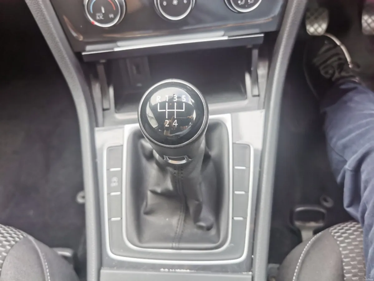 Volkswagen Golf TRENDLINE 1.6 TDI MANUAL 5SPEED 3D - Image 6