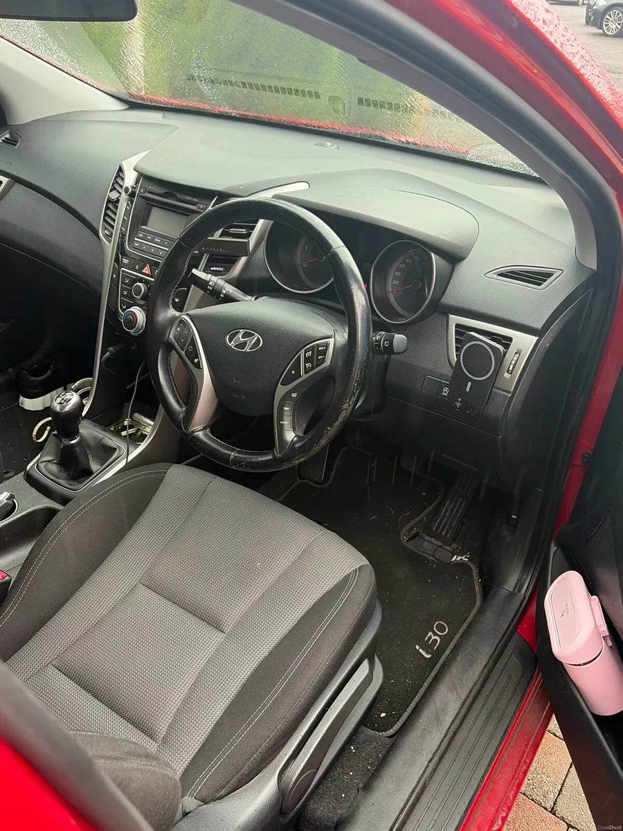 Hyundai i30 low kms - Image 4
