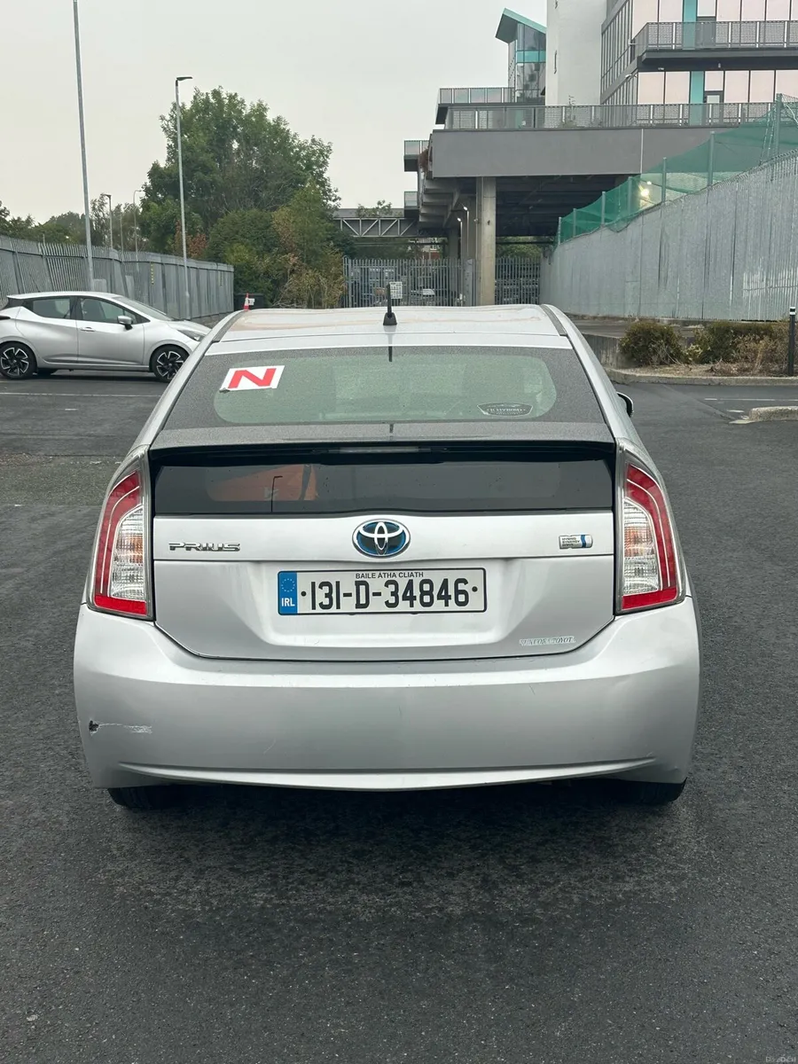 Toyota Prius 2013 - Image 2