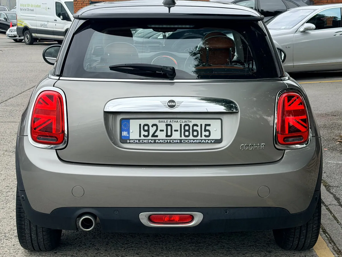 2019 Mini Cooper. LEATHER NTERIOR..SUNROOF - Image 5