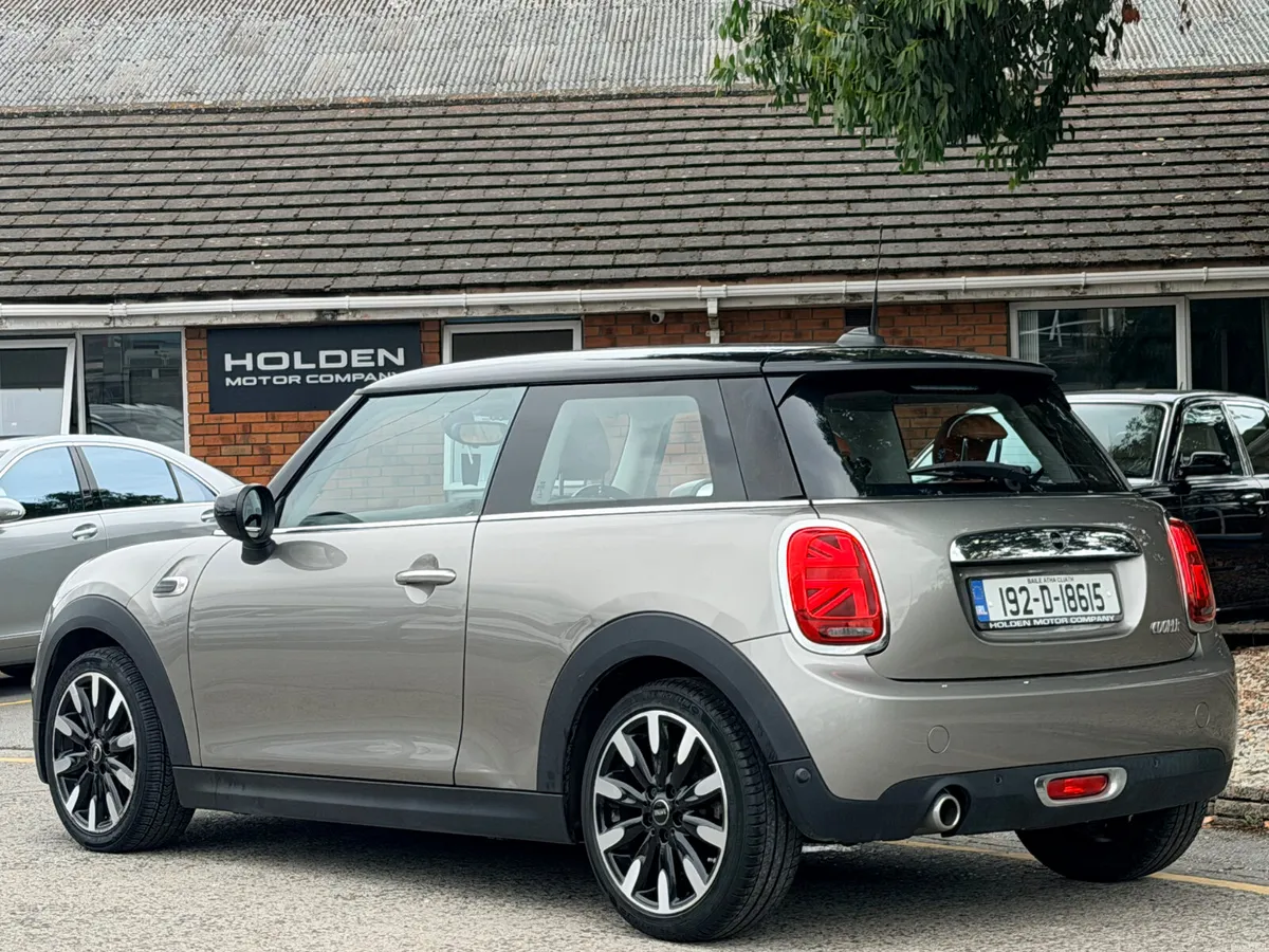 2019 Mini Cooper. LEATHER NTERIOR..SUNROOF - Image 4