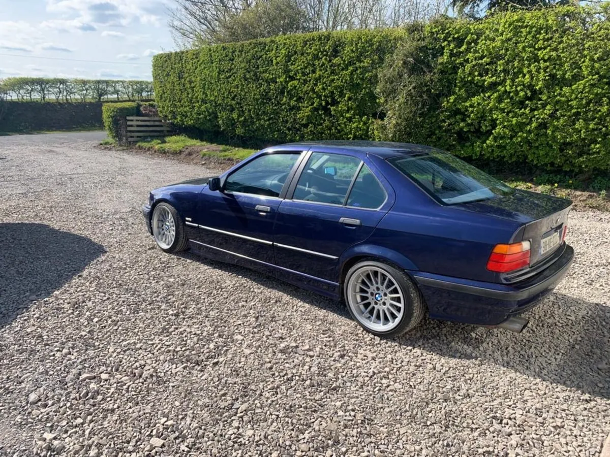 E36 4dr rolling shell *required* - Image 1