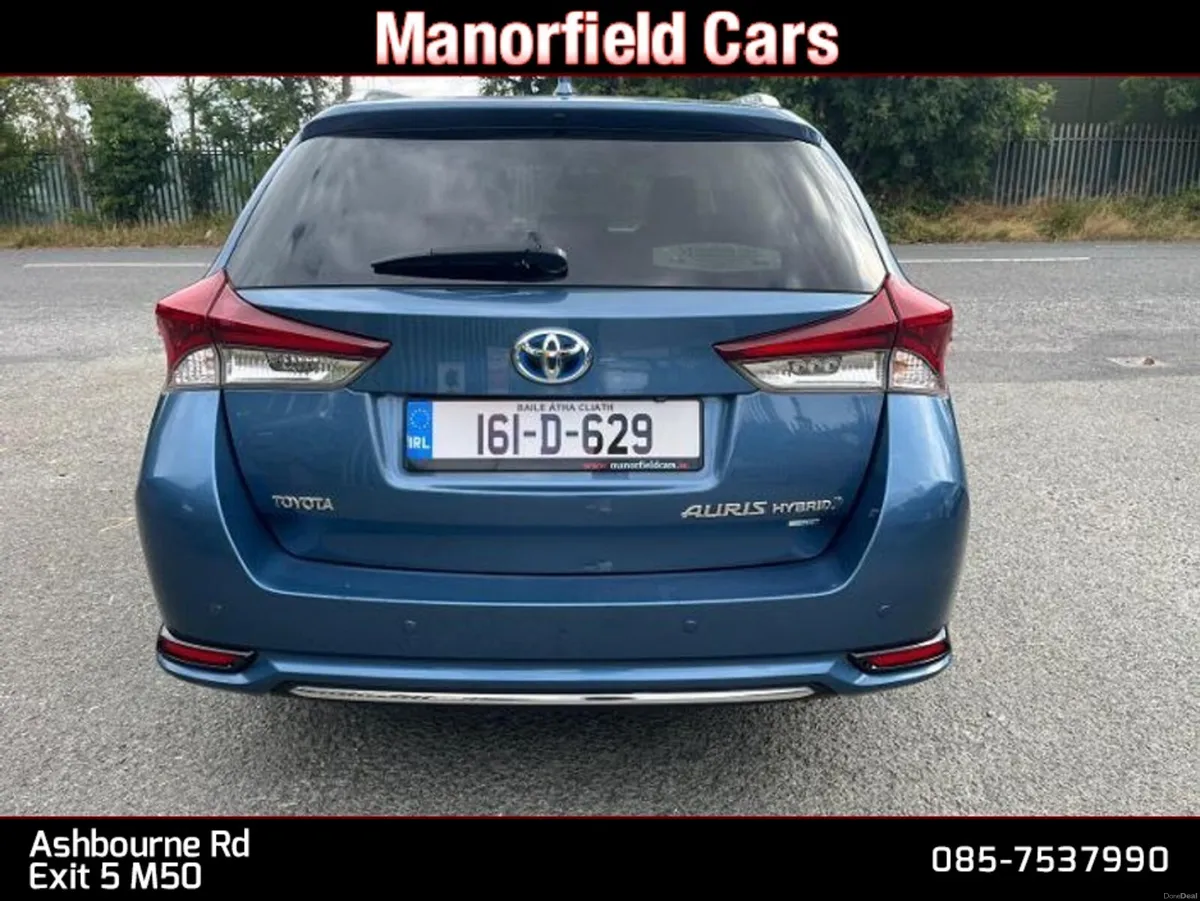 2016 Toyota Auris TOURING Sol 1.8 Petrol Hybrid - Image 5