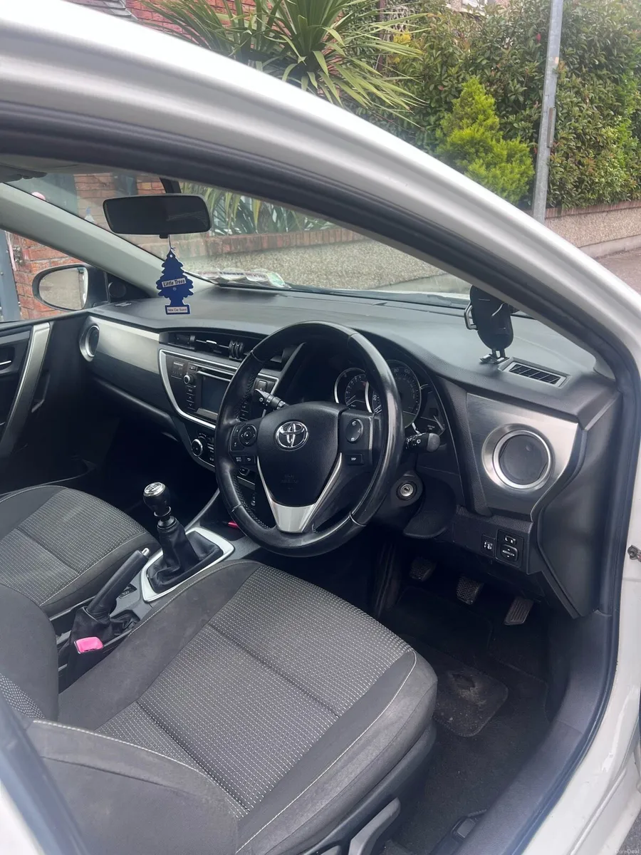Toyota Auris - Image 2