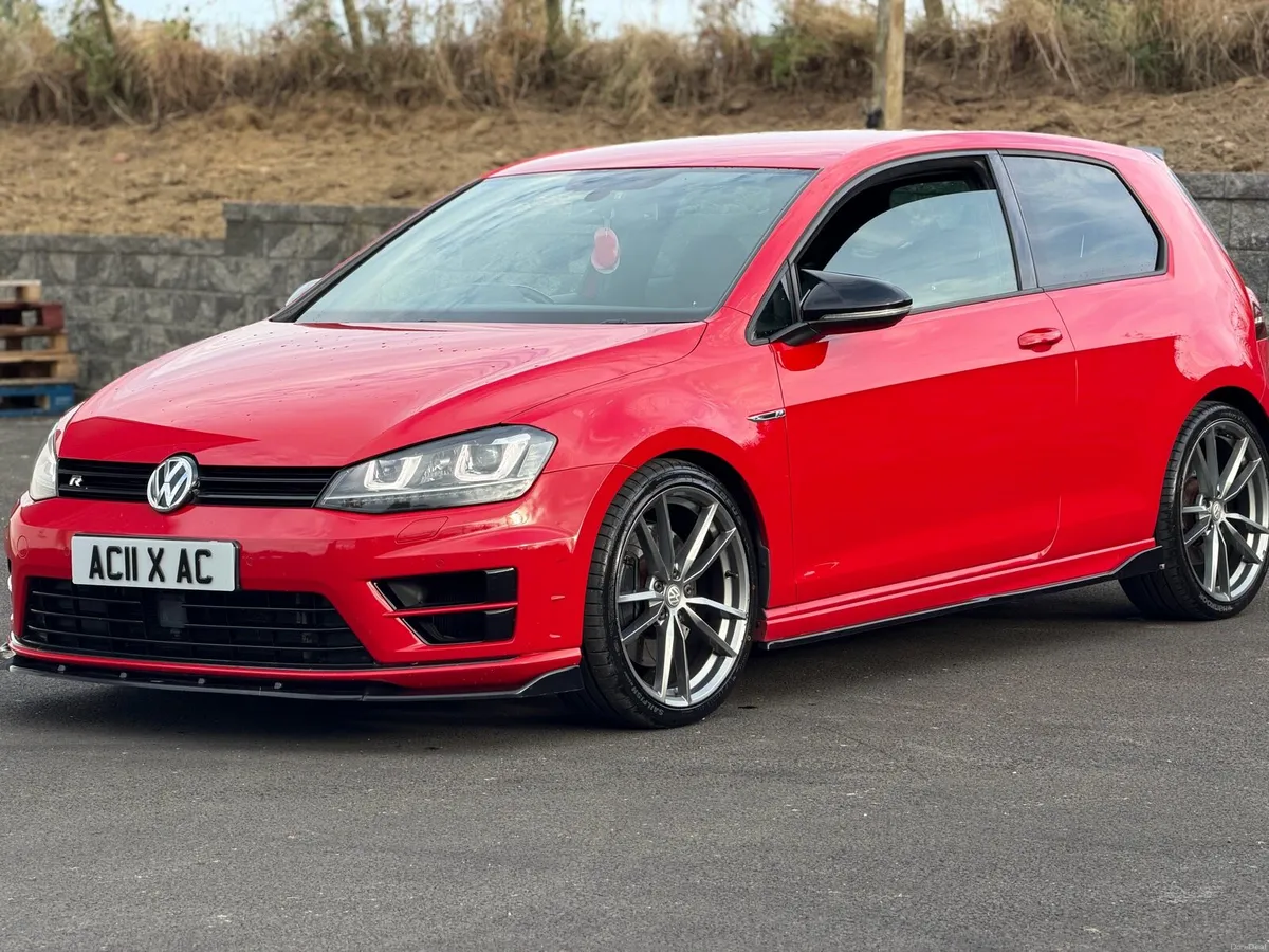 2015 Volkswagen Golf R - Image 1