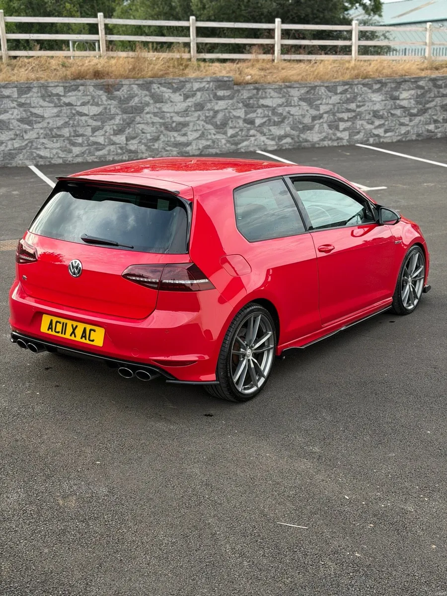 2015 Volkswagen Golf R - Image 4