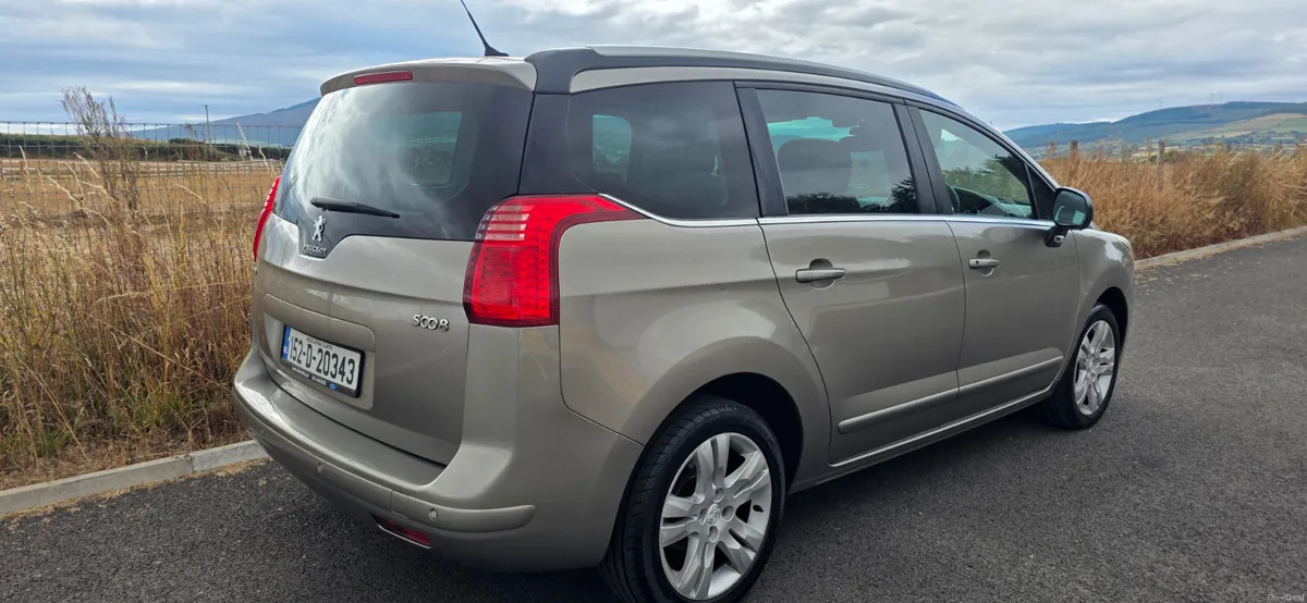 Peugeot 5008 2015 - Image 2