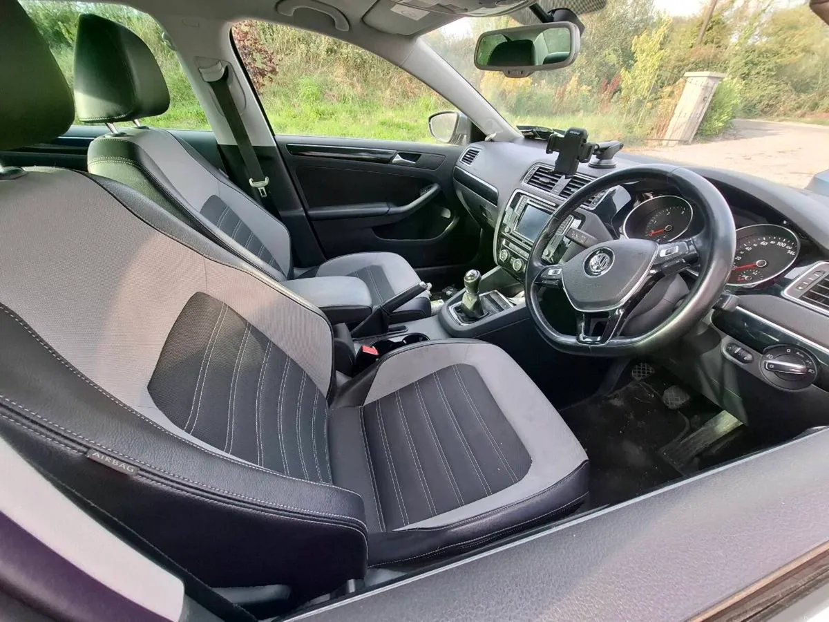 Volkswagon jetta - Image 5