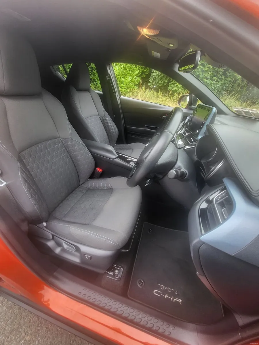 Toyota C-HR 2021 - Image 2