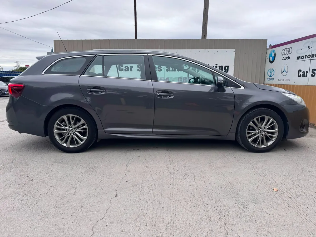 181 Toyota Avensis 1.6D Luna Touring Sports - Image 4