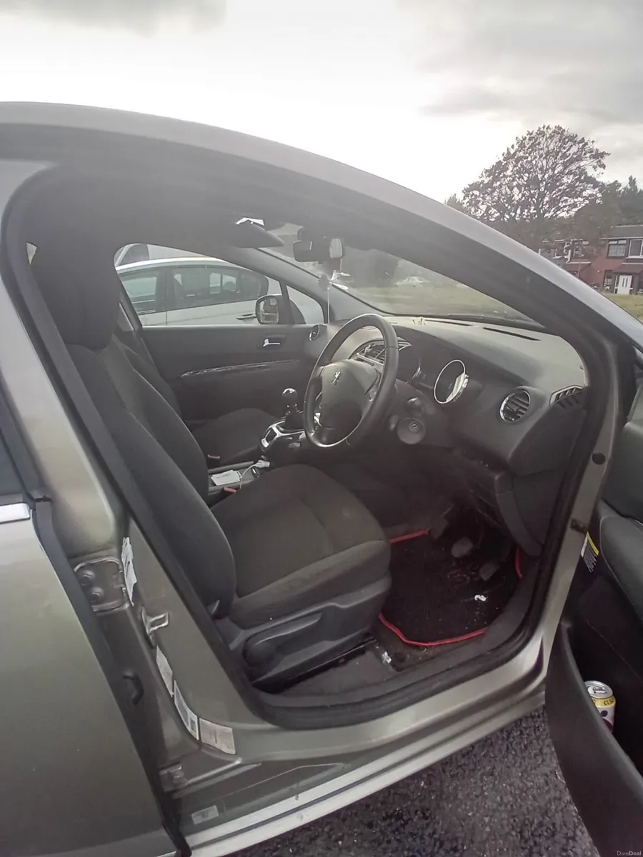 Peugeot 5008 2013 7 seater diesel - Image 4