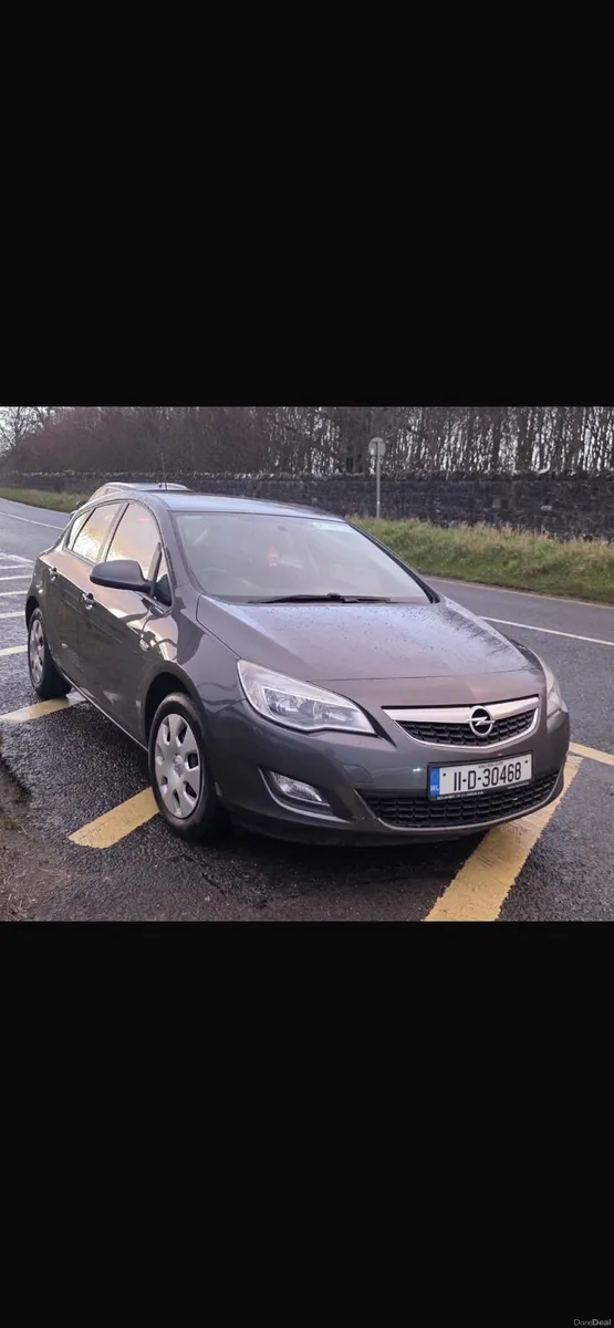 Opel Astra 2011 - Image 1