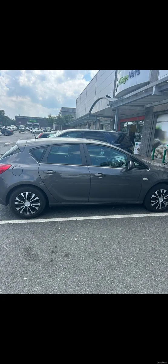 Opel Astra 2011 - Image 3