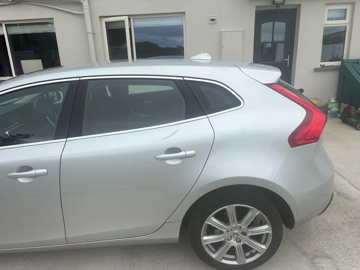 Car - Image 1