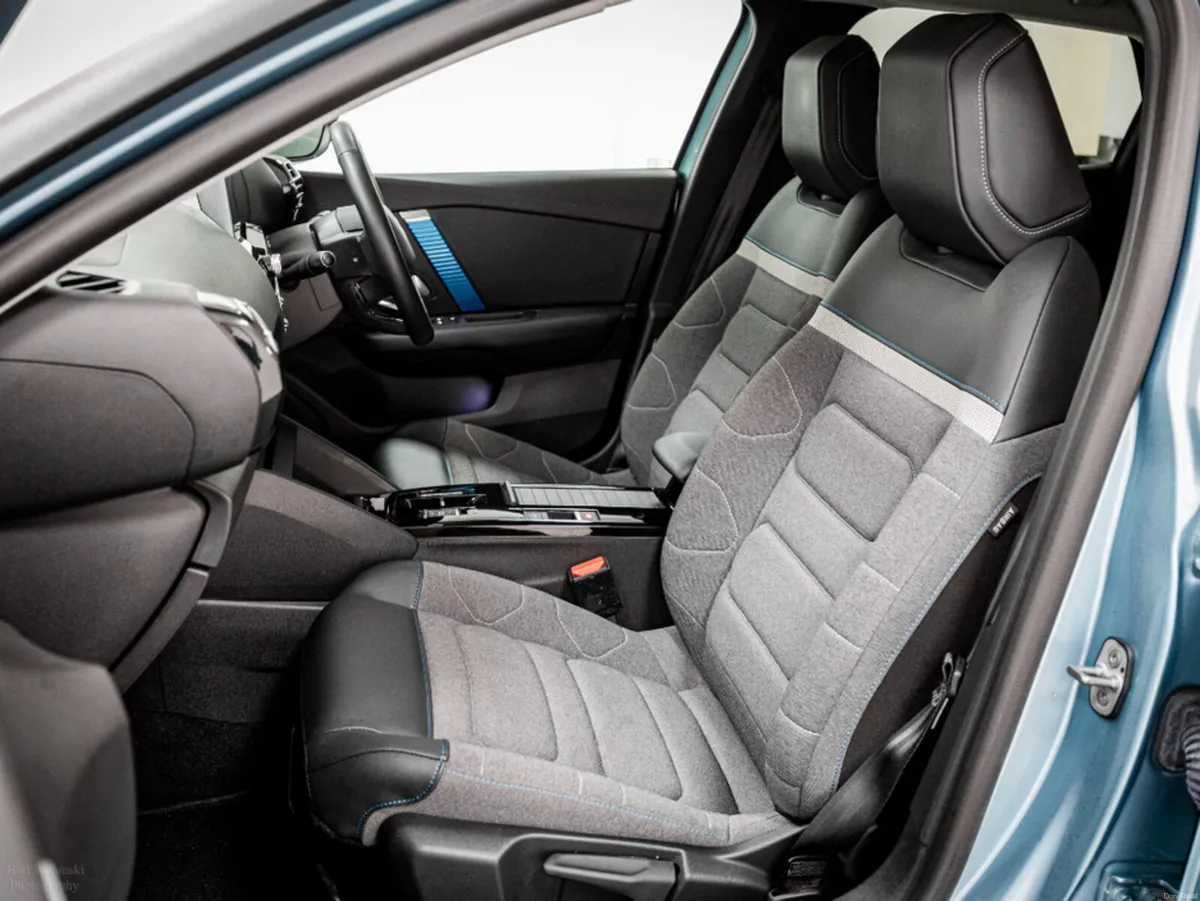Citroen C4 ë-C4 C-Series Edition 50kWh 135HP - Image 6