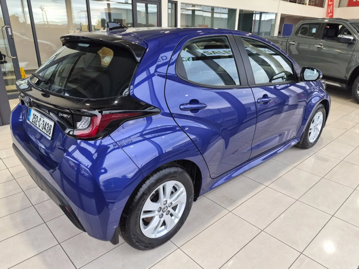 Toyota Yaris HEV LUNA 4DR AUTO - Image 3
