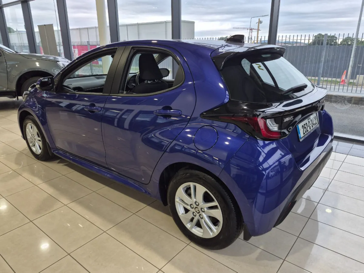 Toyota Yaris HEV LUNA 4DR AUTO - Image 4