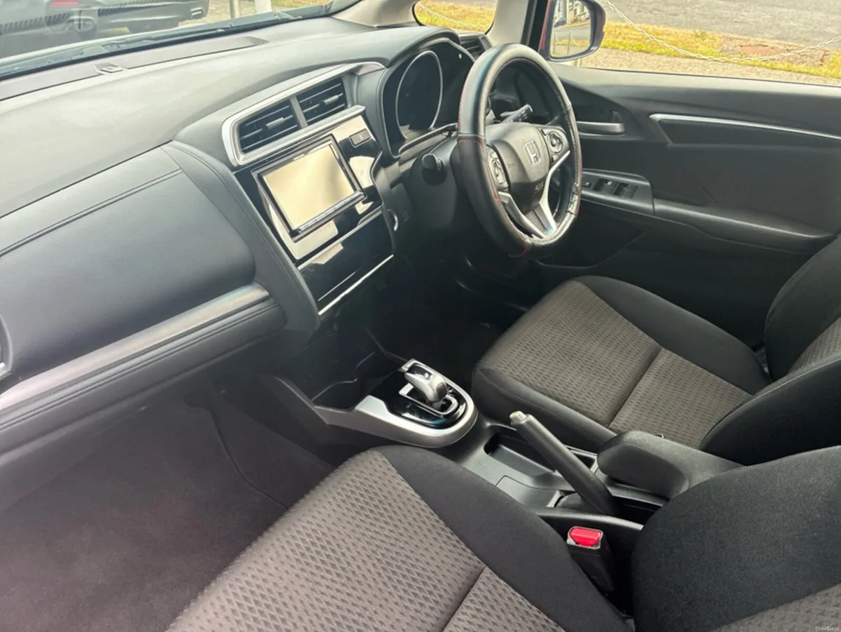 Honda Fit Hybrid Automatic - Image 2