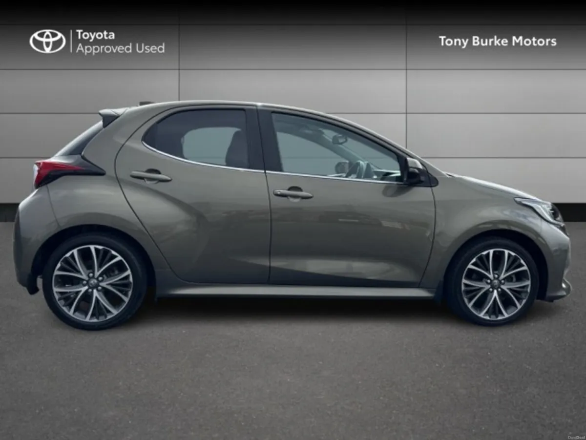 Toyota Yaris - Hybrid - New Generation - PLATINUM - Image 3