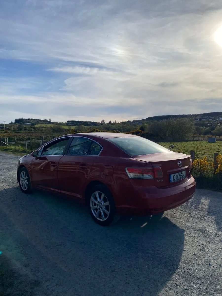 Toyota Avensis 2010 - Image 2