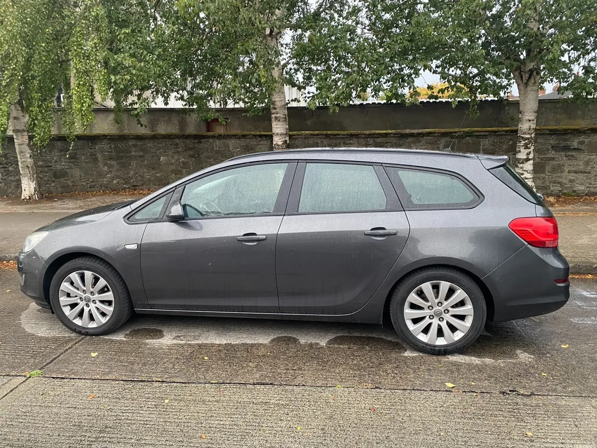 Opel Astra 2011 - Image 3