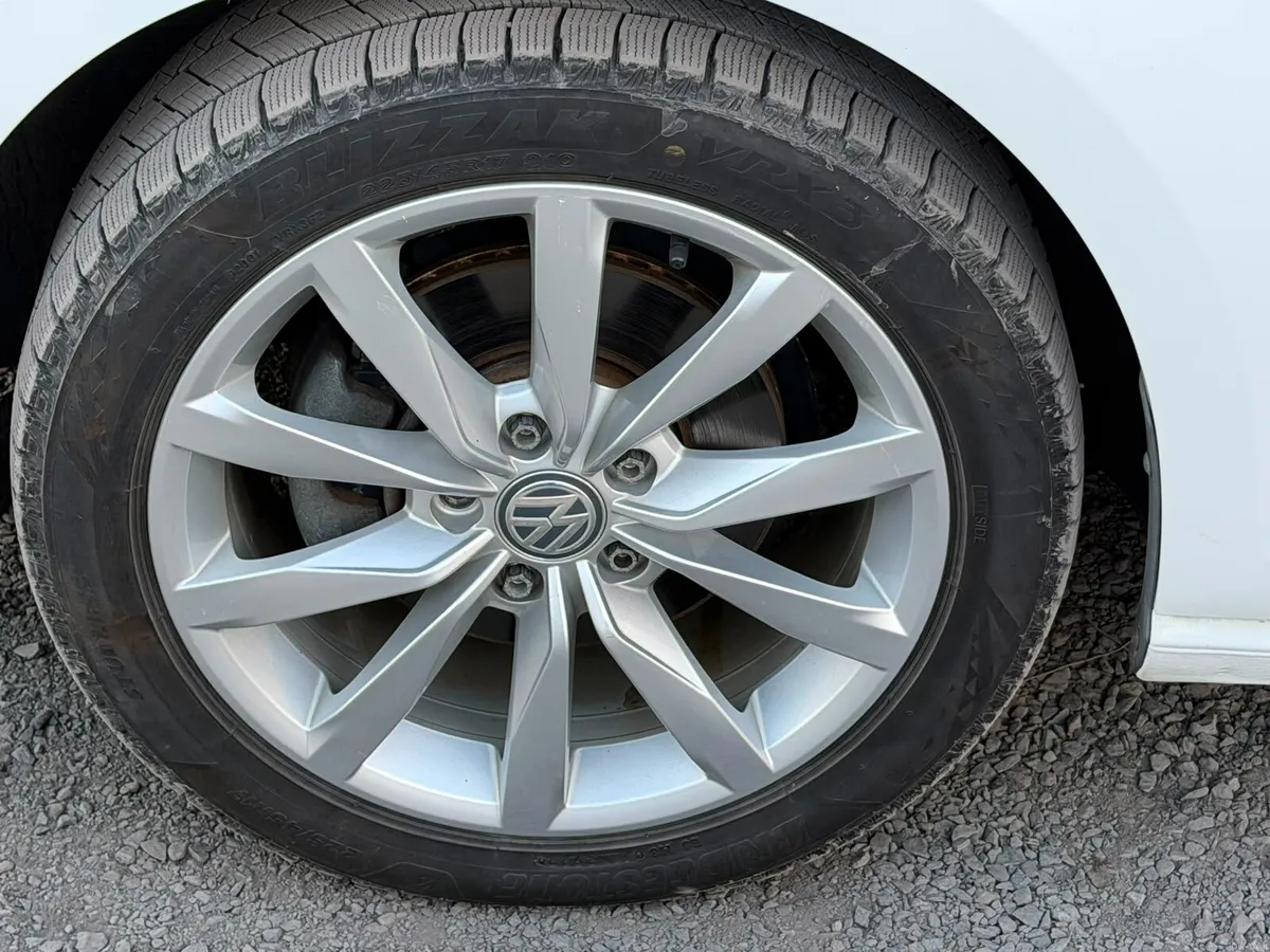 2017 Volkswagen Golf 1.4TSI Highline DSG Automatic - Image 3