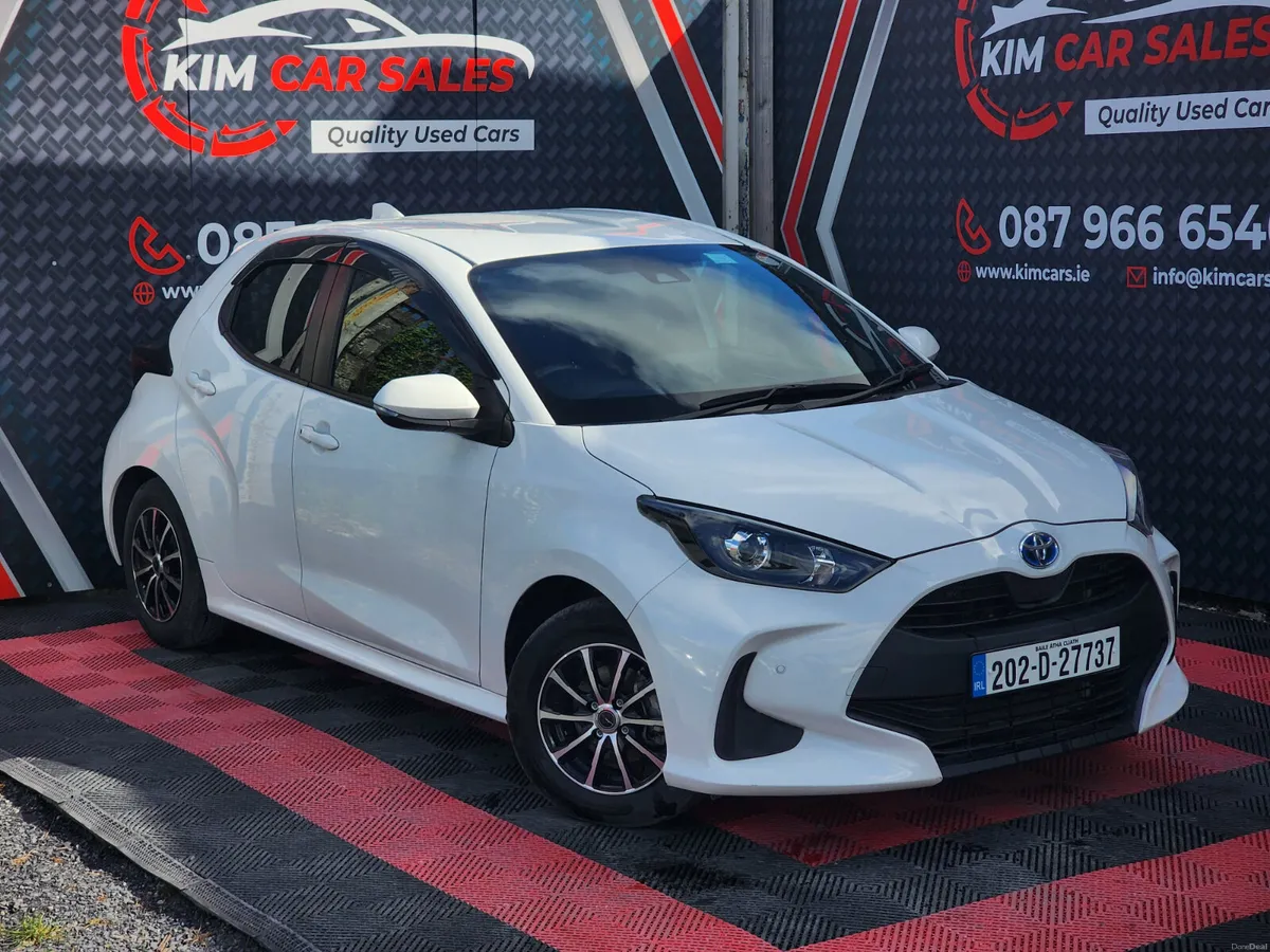 2020 Toyota Yaris Hybrid - Image 2