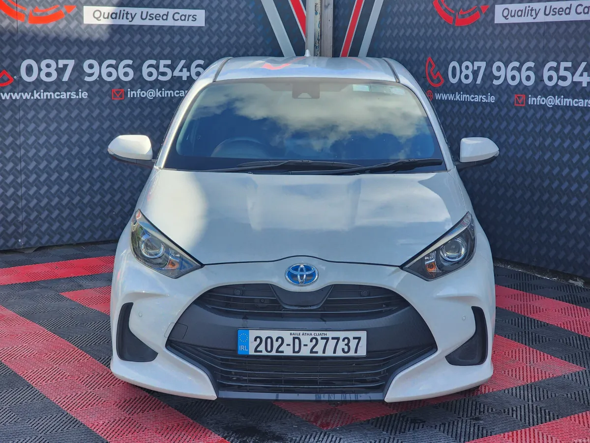 2020 Toyota Yaris Hybrid - Image 6