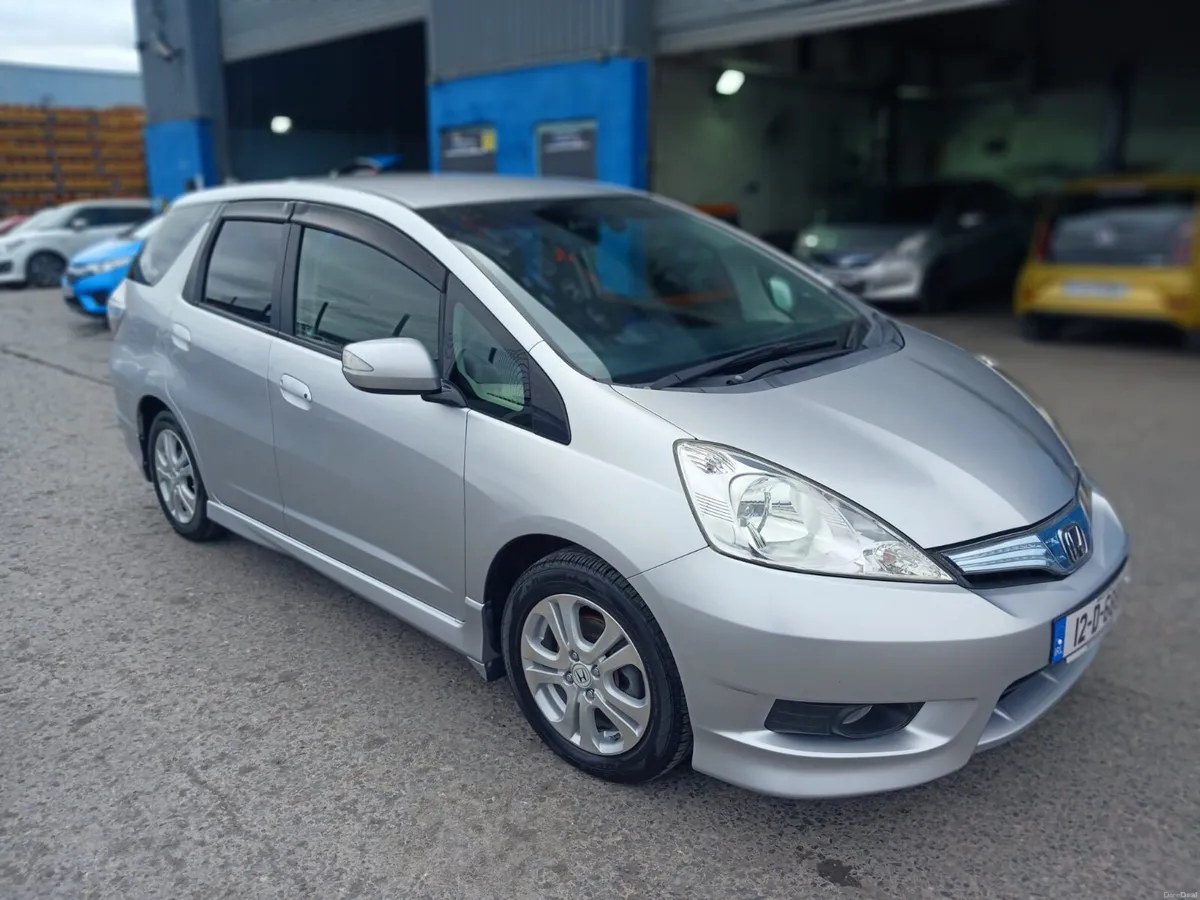 2012 Honda Fit Shuttle Hybrid Automatic/ Estate - Image 3