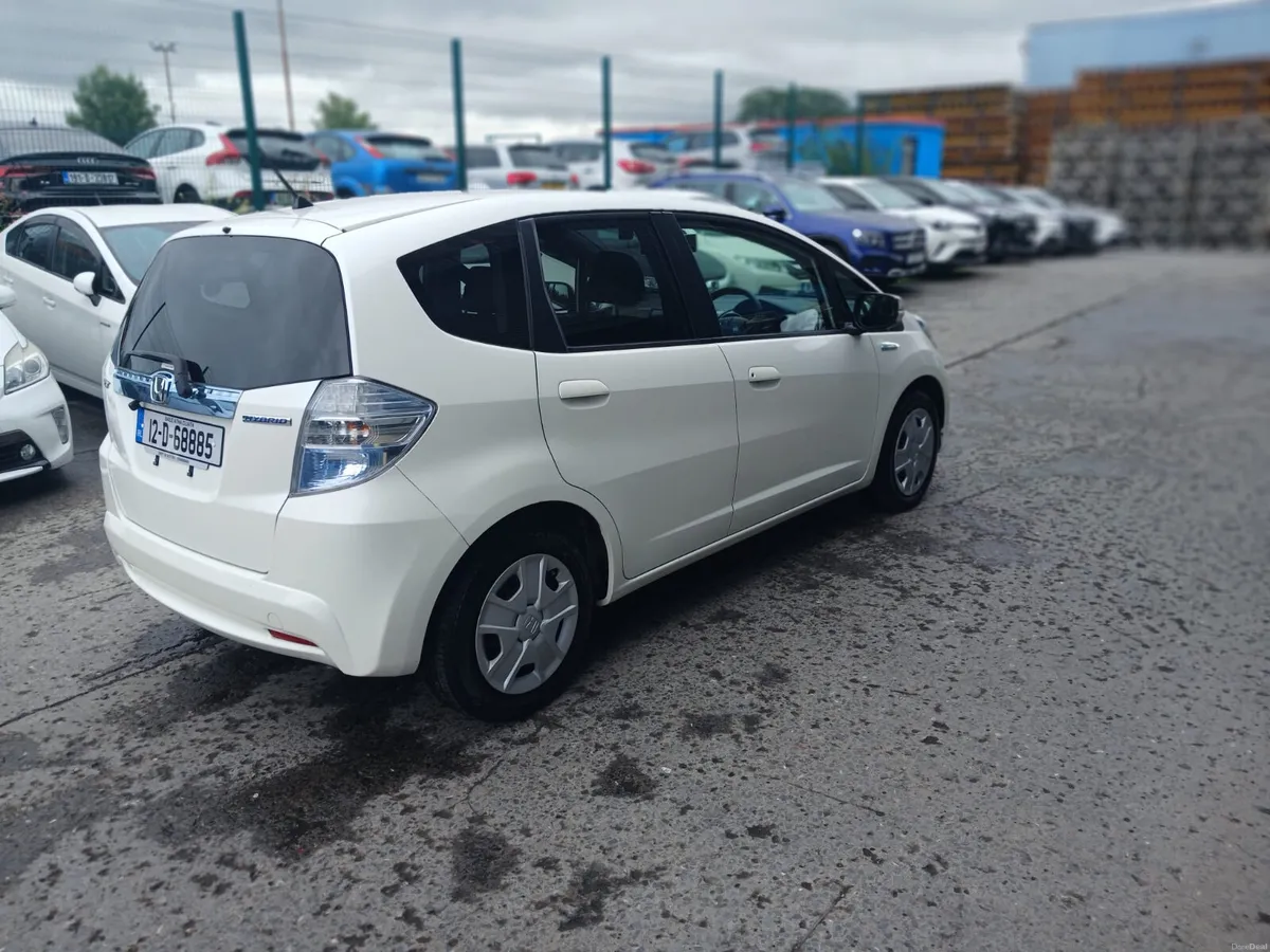 2012 Honda Fit  Hybrid Automatic/ Car Play - Image 5