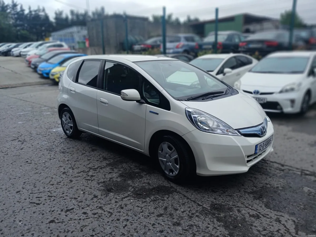 2012 Honda Fit  Hybrid Automatic/ Car Play - Image 3