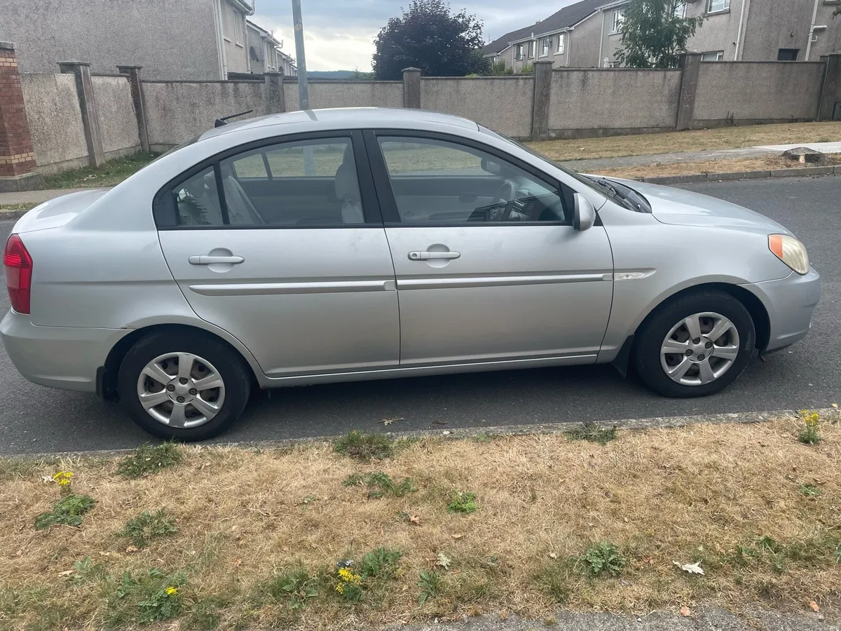 Hyundai Accent NCT 03/27 - Image 3