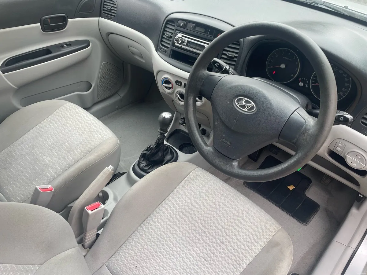 Hyundai Accent NCT 03/27 - Image 5
