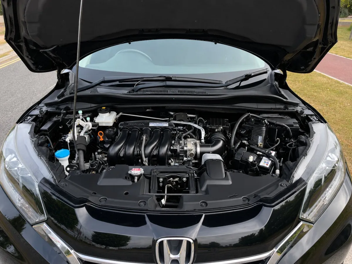 HONDA VEZEL 1.5 AUTOMATIC 2017 Z SENSING HIGH SPEC - Image 2