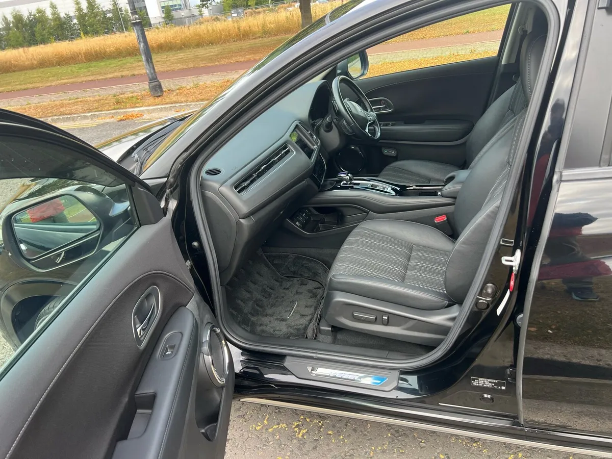 HONDA VEZEL 1.5 AUTOMATIC 2017 Z SENSING HIGH SPEC - Image 6