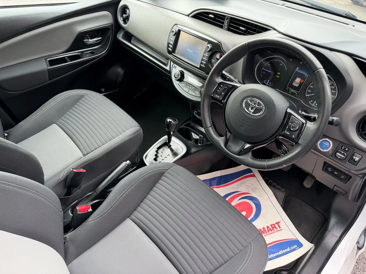 Toyota Yaris Luna Hybrid Auto - Image 5