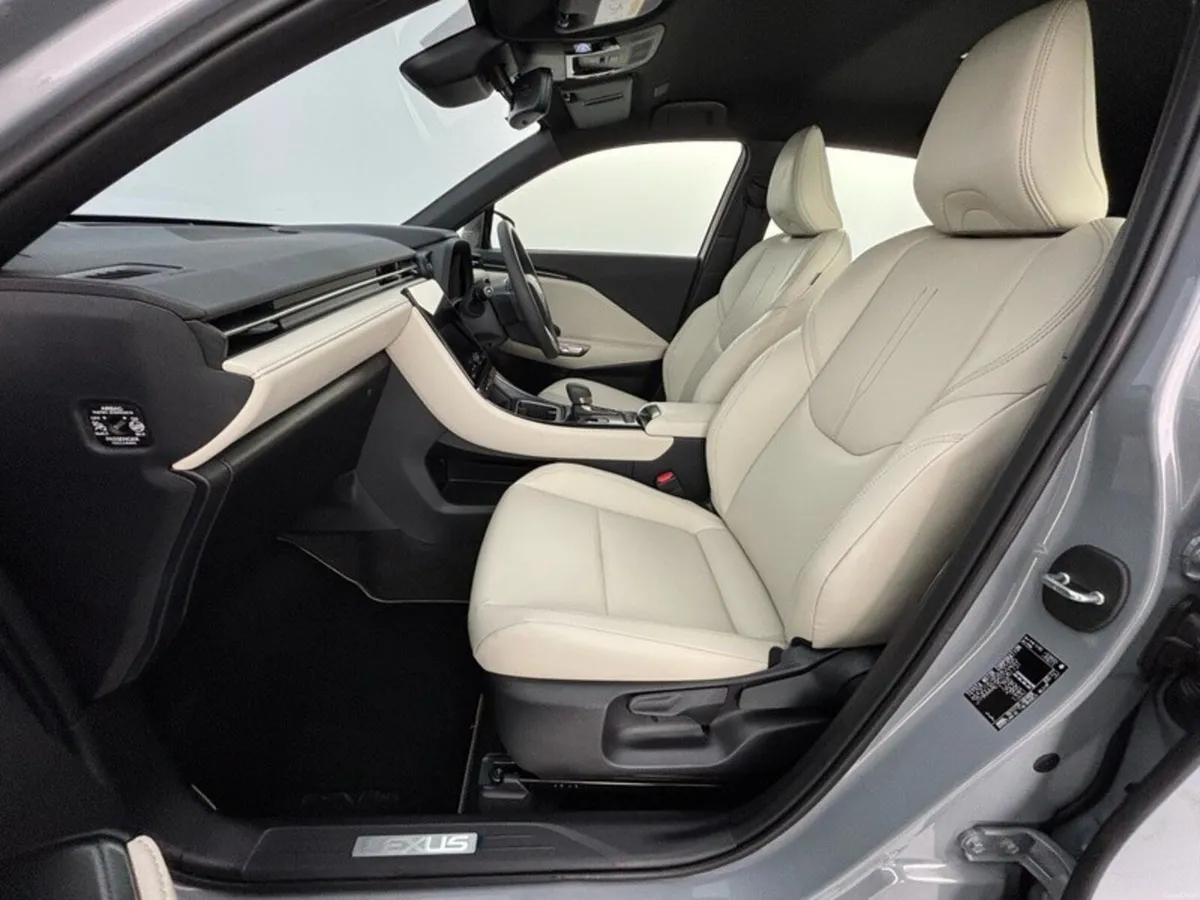 Lexus LBX ELEGANT - Image 6