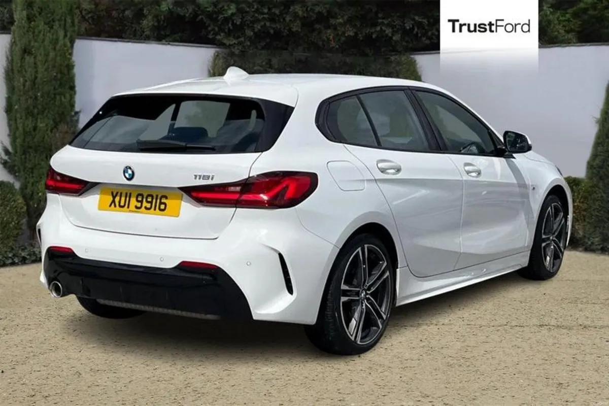 BMW 1-Series 118i M Sport 5dr Step Auto **FRONT & - Image 4