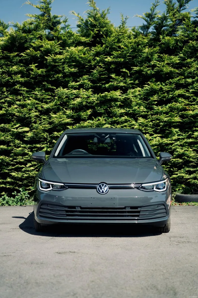 Volkswagen Golf 2023 - Image 6