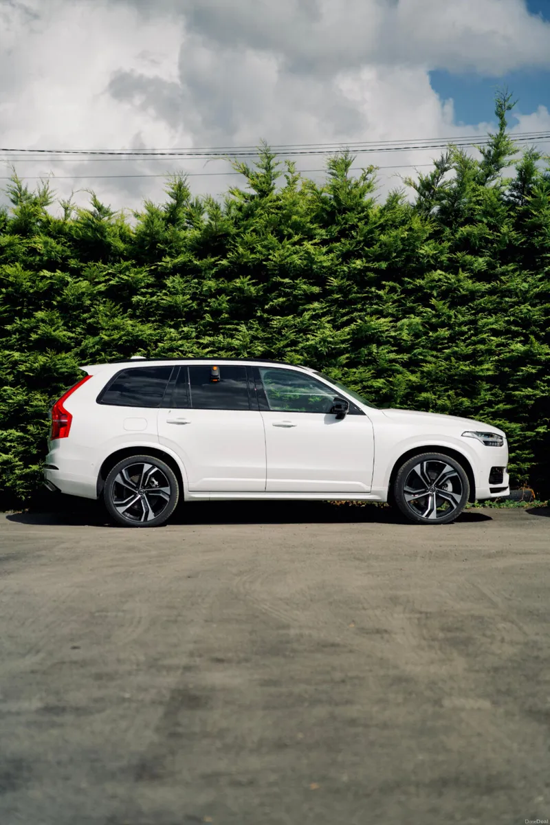 Volvo XC90 Ultimate T8 Plug-in Hybrid - Image 5