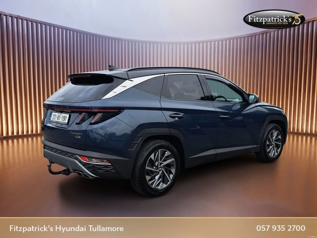 Hyundai Tucson Executive Plus with 2 Tone Roof 1.6 - Image 4
