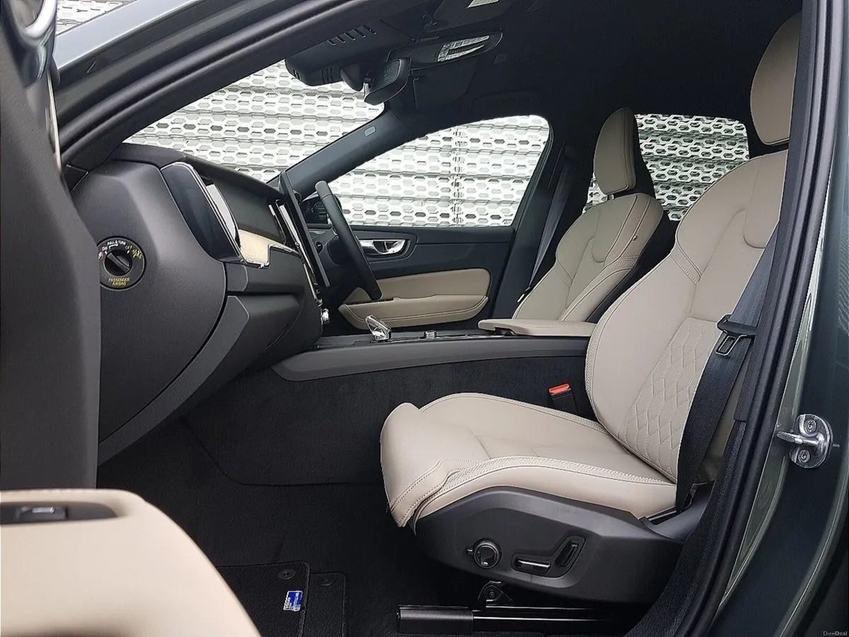 Volvo XC60 Demo  0.95% PCP / T6 AWD PHEV Plus Dark - Image 5